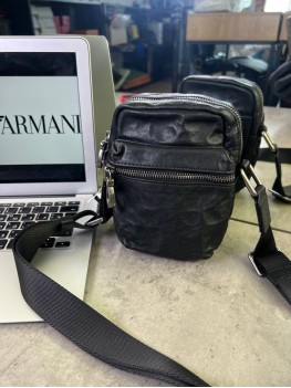 Кросс-боди Armani черный из натуральной кожи
