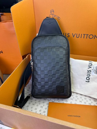 Сумка-слинг Louis Vuitton Avenue NM Damier Infini