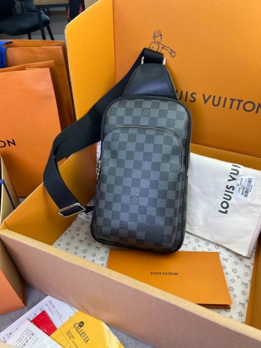 Сумка-слинг Louis Vuitton Avenue NM Damier Graphite