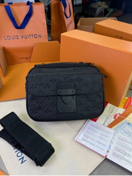 Сумка-мессенджер Louis Vuitton S-Lock