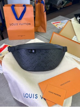Поясная сумка Louis Vuitton Discovery PM