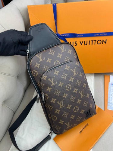 Сумка-слинг Louis Vuitton Avenue NM Monogram