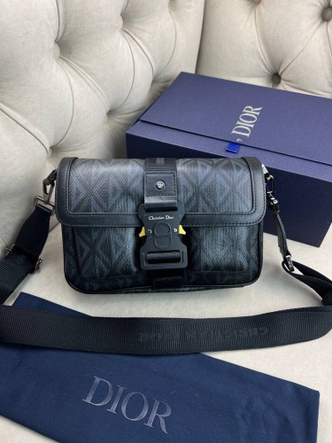 Мессенджер Dior Hit The Road 