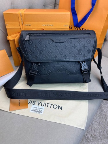 Мессенджер Louis Vuitton Voyager PM Monogram Shadow