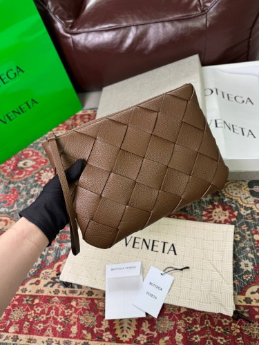 Сумка-планшетка Bottega Veneta коричневая
