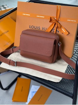 Мессенджер Louis Vuitton Boarding Tan