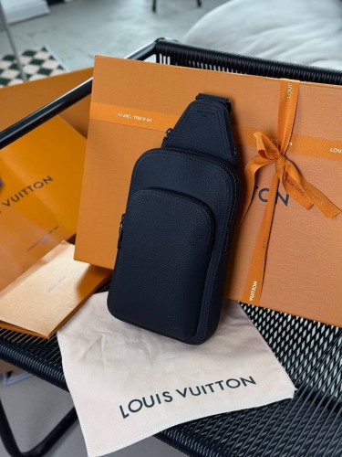 Сумка-слинг Louis Vuitton Avenue Taiga Black			