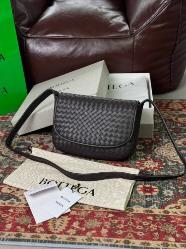 Классический мессенджер Bottega Veneta Brown (с накидной крышкой)