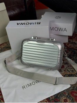 Сумка кросс-боди Rimowa Personal серебристого цвета (квадрат+ручка)