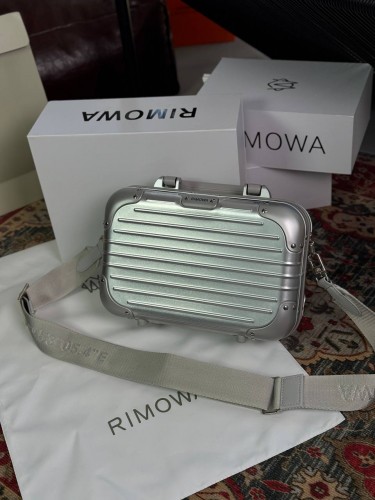 Сумка кросс-боди Rimowa Personal серебристого цвета (квадрат+ручка)