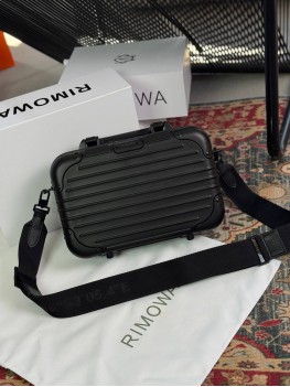 Сумка кросс-боди Rimowa Personal серебристого цвета (квадрат+ручка)