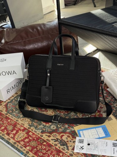 Офисная сумка Rimowa черного цвета 