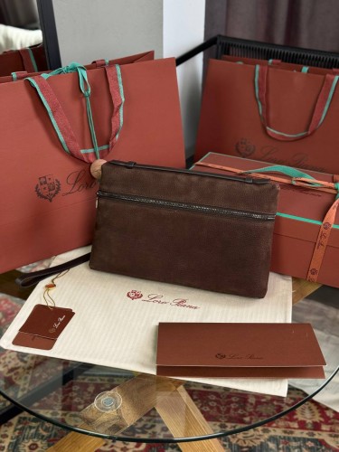 Замшевый мессенджер Loro Piana на молнии коричневого цвета
