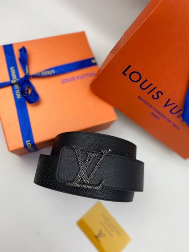 Ремень Louis Vuitton Taiga classic с черной пряжкой