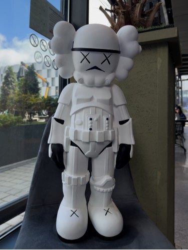 Статуэтка Kaws Star Wars Stormtrooper White дизайнерская коллекционная фигурка 70 см белый