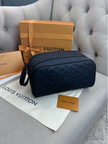 Несессер Louis Vuitton Dopp Kit Monogram Shadow