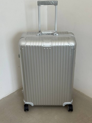 Чемодан Rimowa Check-In M