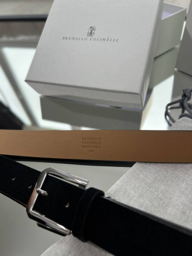 Ремень Brunello Cucinelli из замши черного цвета