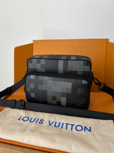 Мессенджер Louis Vuitton Nil Damoflage пиксель