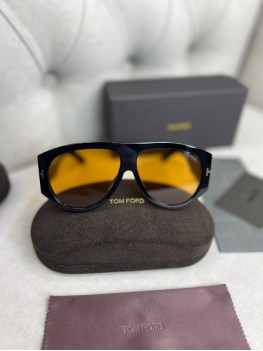 Солнцезащитные очки Tom Ford Bronson в черной оправе