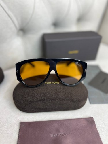 Солнцезащитные очки Tom Ford Bronson в черной оправе