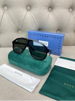 Солнцезащитные очки Gucci GG1038S