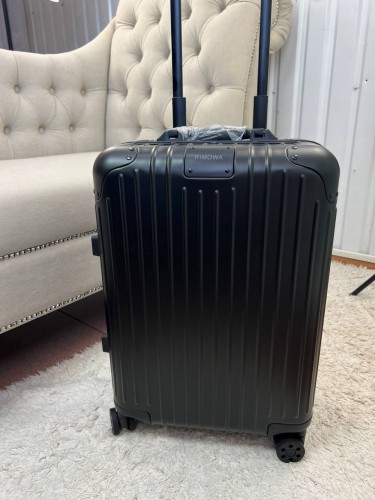 Чемодан Rimowa Topas Stealth Cabin Multiwheel 34L